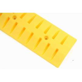 Global Industrial Speed Bump with Cable Protection, 6'L, Yellow