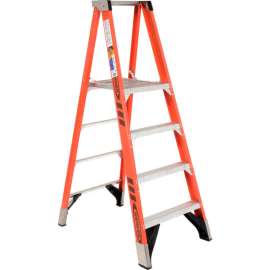 Werner 4' Fiberglass Platform Step Ladder 375 lb. Cap - P7404