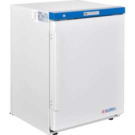 Global Industrial Undercounter Laboratory Refrigerator, 4.2 Cu.Ft., Solid Door