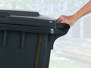 32 gallon trash can ergonomic lift handle